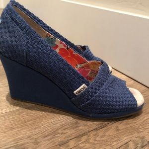 Blue Wedge TOMS!!